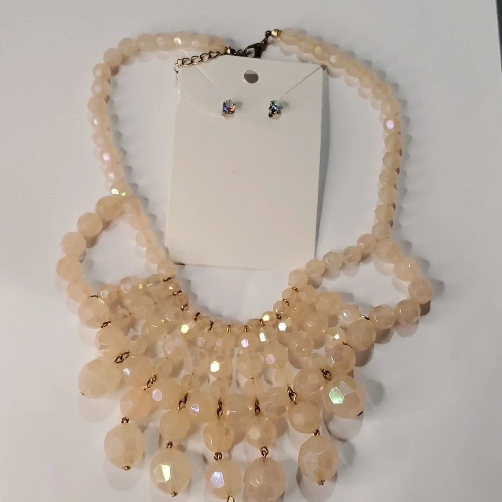Peach Iridescent statement necklace and iridescent post earrings - Picture 1 of 4